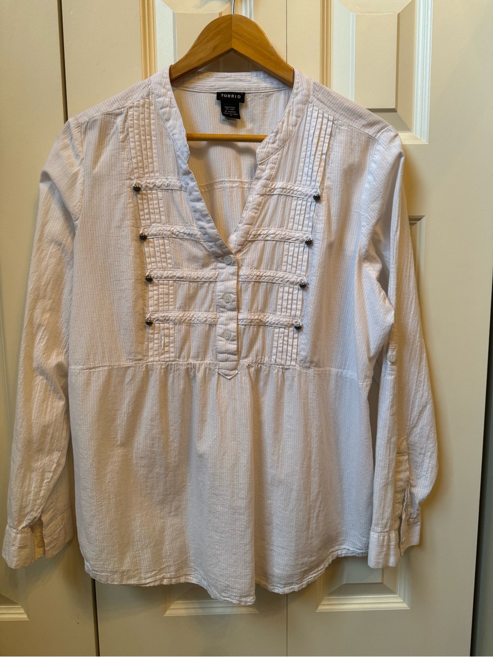 TORRID White Pintuck V-Neck Peasant Top - size 2